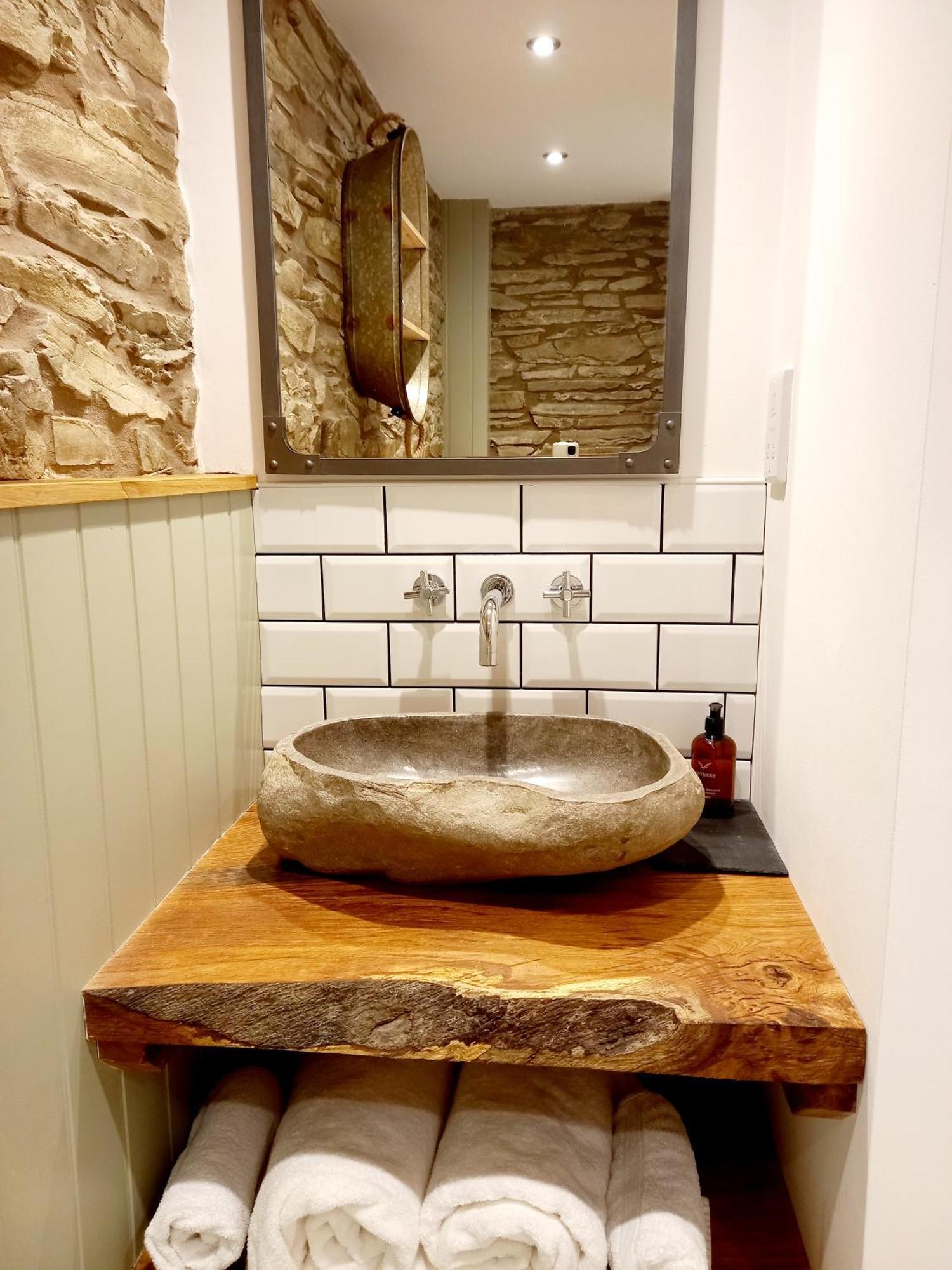 Hay Barn, Penrheol Farm, Unique Barn Conversion Builth Wells Ngoại thất bức ảnh